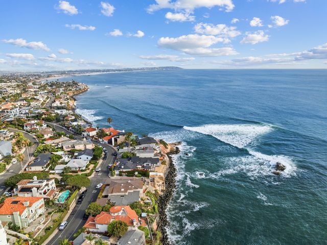 Surf breaking off Bird Rock