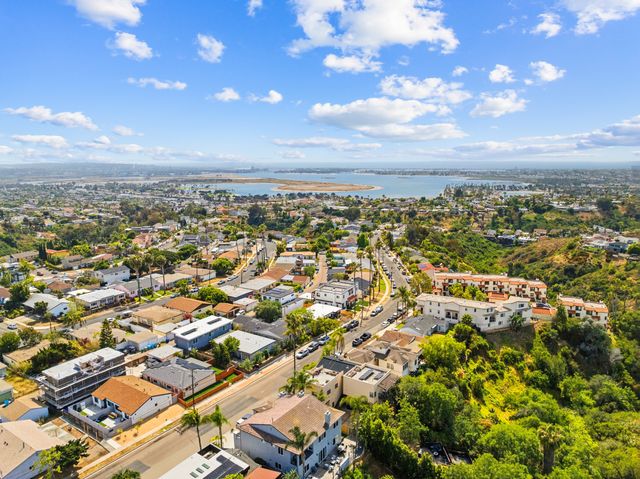 Clairemont streets looking west