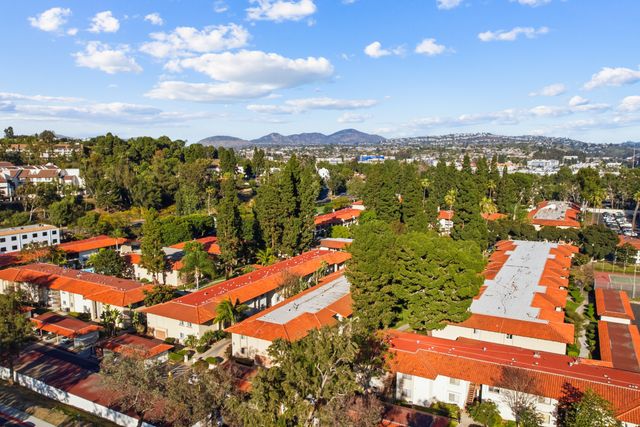 Grounds and walkways, Mission Plaza
