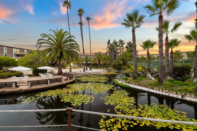 Courtyards and walkways, Pacific Isle