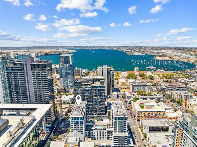 Acqua Vista above the downtown skyline