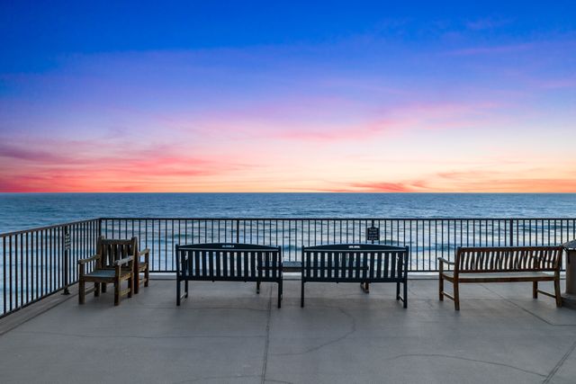 The oceanfront lawn at Del Mar Beach Club