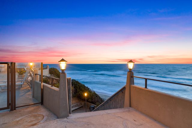 The pool at Del Mar Beach Club